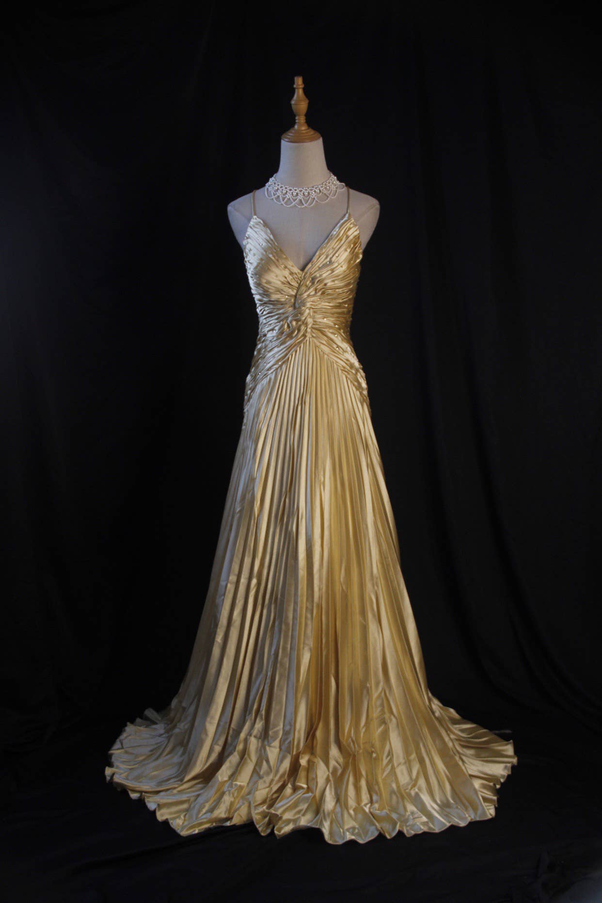 MARIAN STYLE - Elegant Gold Backless Bridesmaid Dress Marian Style Boutique MARIAN STYLE - Elegant Gold Backless Bridesmaid Dress Marian Style Boutique
