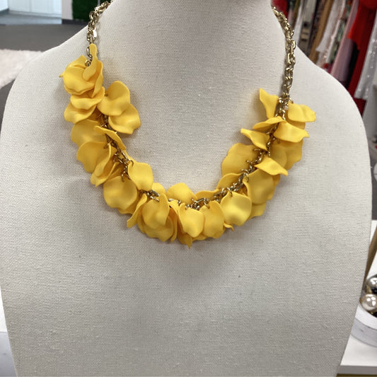 Necklace - Yellow flowers with gold chain