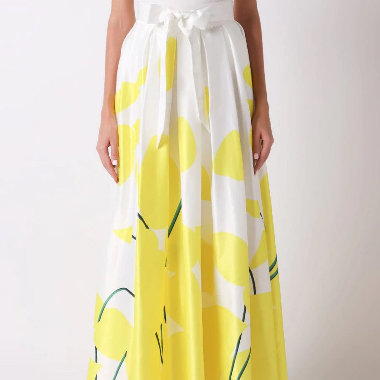 Flower detail maxi skirt wi white yellow